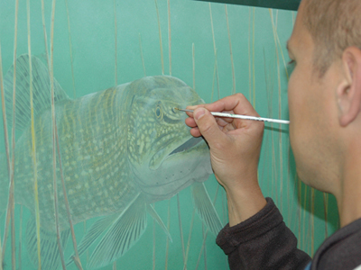 Jeroen Verhoeff working on a pike painting